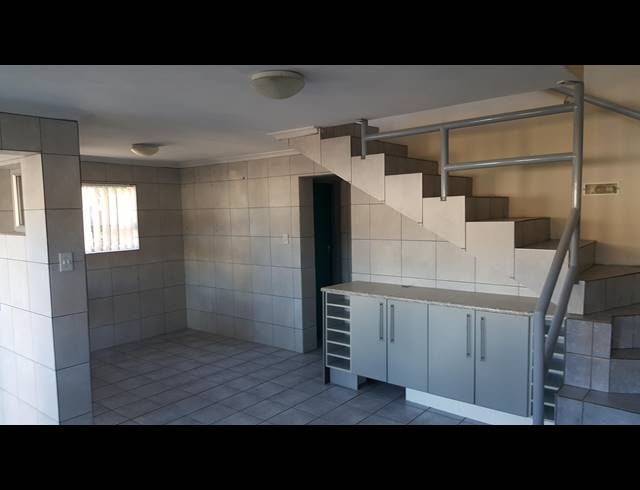 660M² WAREHOUSE RENTED IN KILLARNEY GARDENS